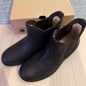 UGG Chelsea Boots
